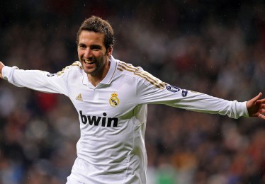 c7娱乐-曼联传奇球星退役，为他的辉煌生涯点赞